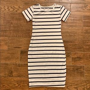 Black and White Horizontal Strips curvy